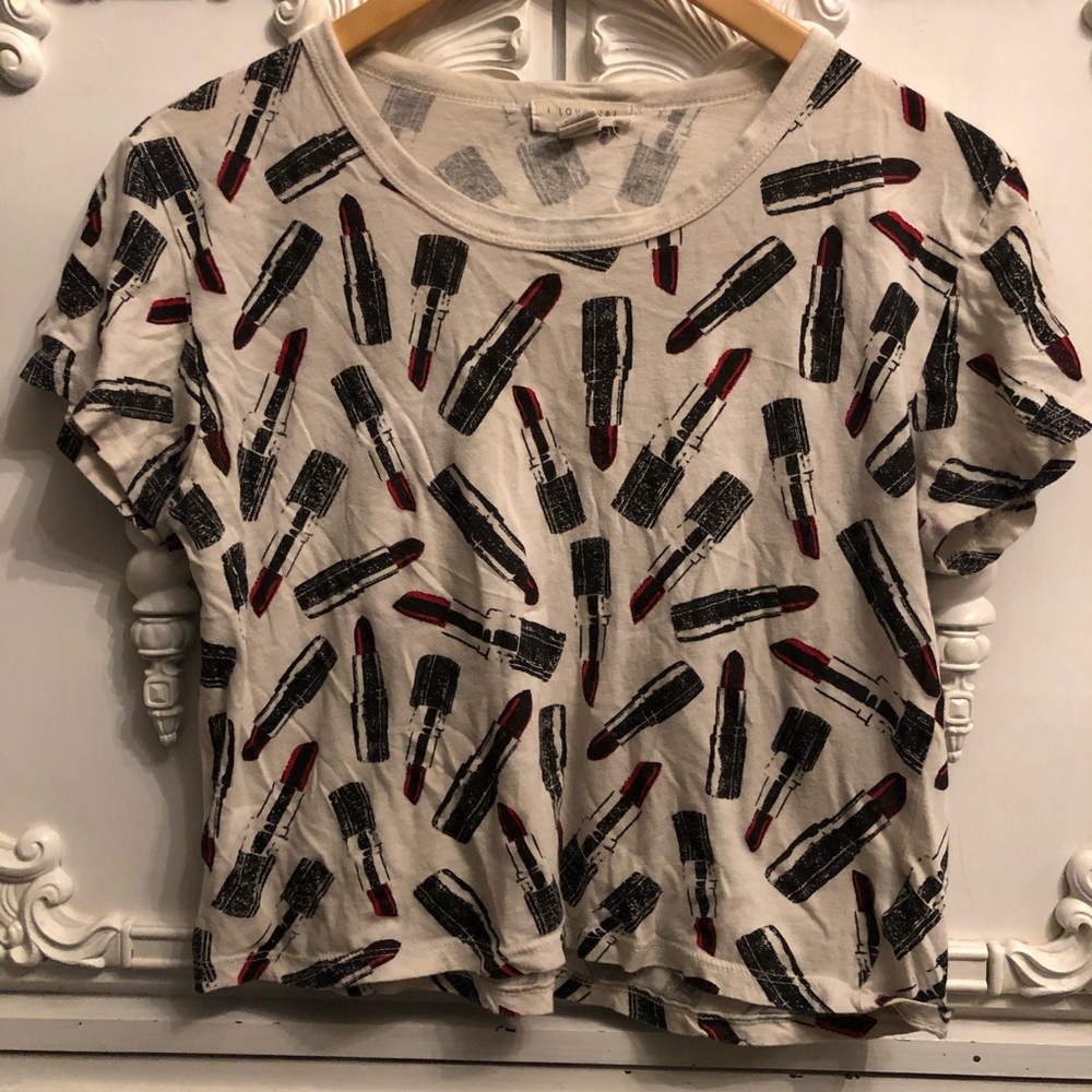 Lipstick Print Cropped Tee